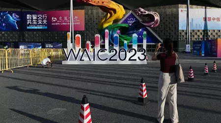 Elon Musk har lovet å lansere en helt selvkjørende Tesla i år.