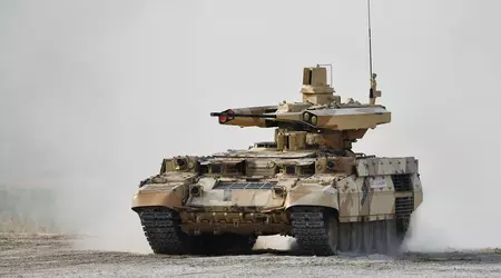 Billige FPV-droner traff et sjeldent russisk Terminator-kampstøttekjøretøy og T-80-stridsvognen som forsøkte å evakuere det.