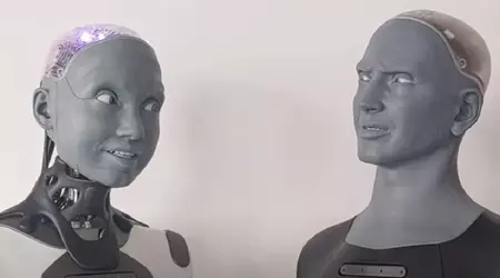 Det er akkurat som med mennesker: En kvinnelig robot ble fornærmet på en mannlig robot for en dårlig spøk.