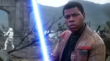For rollen som stormtrooper Finn i Star Wars brukte skuespilleren John Boyega nesten alle pengene sine på en taxi for å høre det samme "du er med i filmen"