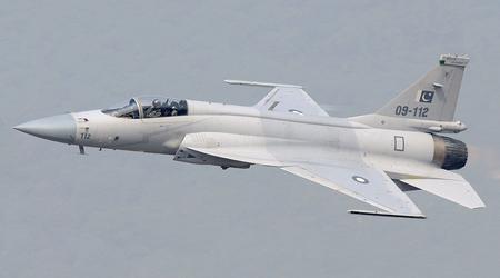 Pakistan utstyrer JF-17-jagerfly med kinesiske PL-15-missiler med lang rekkevidde