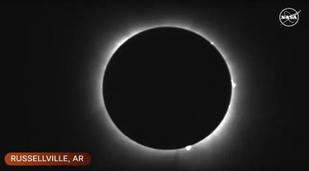De første opptakene av solformørkelsen ble vist i USA.