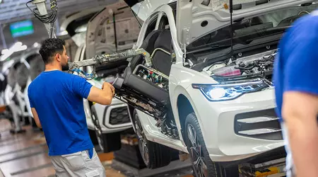 Volkswagen har bekreftet at de kutter mer enn 35 000 jobber i Tyskland og flytter Golf-produksjonen til Mexico