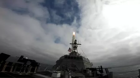 Det amerikanske kyststridsskipet USS Savannah har for første gang avfyrt avskjæringsraketten Standard Missile 6, som kan angripe både luft- og bakkemål.