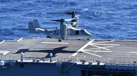 Amerikansk V-22 Osprey cabriolet landet for første gang i historien på et japansk helikopterhangarskip fra den maritime selvforsvarsstyrken.