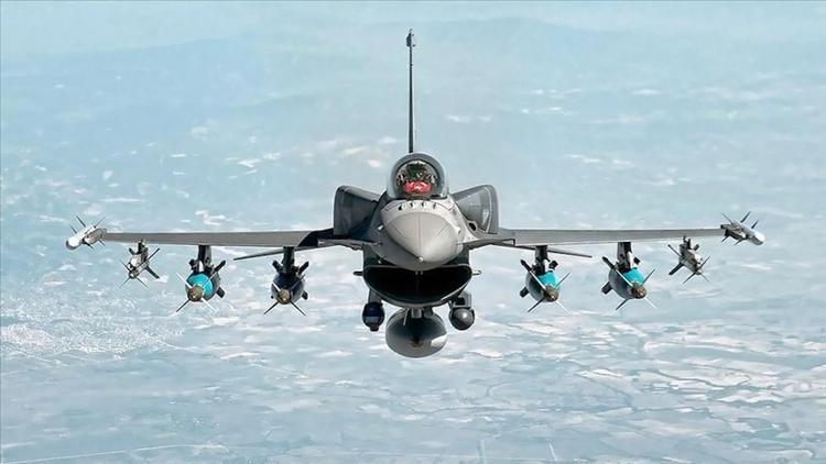 Ukrainske jagerfly flyr ved en feil ...