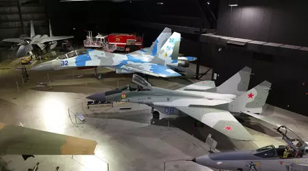 Su-27UB-fly, som tidligere tilhørte Ukraina, er utstilt på National Museum of the US Air Force