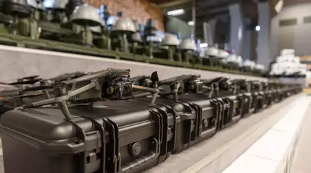 Porosjenko overleverer 3140 droner (Mavic 3 og Molfar) og 50 Shatro multibånd-stasjoner for elektronisk krigføring til de væpnede styrkene (foto)