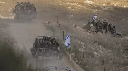 Israel slår til mot ammunisjonslagre i Syria, og det kan være en russisk militærbase