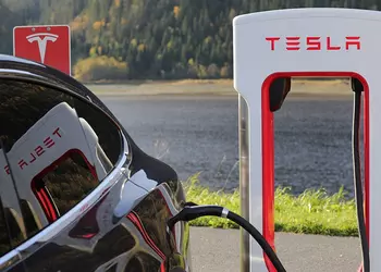 Reuters: Teslas nye modell vil debutere ...