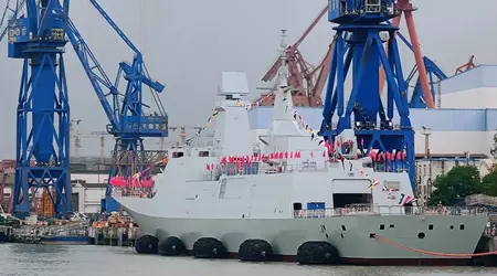 Hudong Zhonghua Shipbuilding har sjøsatt den første elektrisk drevne fregatten av type 054B for den kinesiske marinen.
