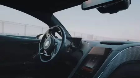 BYD har demonstrert hvordan autopiloten "God's Eye" kjører en superbil på en racerbane