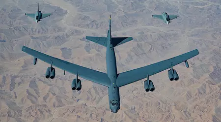 Italienske Eurofighter-fly og amerikanske B-52-bombefly øver på presisjonsangrep i Litauen