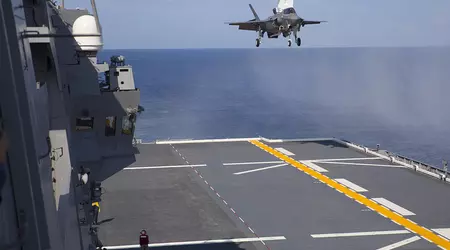 Det japanske helikopterskipet JS Izumo skal gjennomføre øvelser med femtegenerasjons F-35B Lightning II-kampfly utenfor USAs kyst.