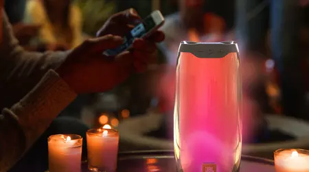 JBL Pulse 4 på Amazon: trådløs høyttaler med bakgrunnsbelysning, IPX7-beskyttelse og opptil 12 timers batterilevetid for $ 124,99 ($ 124 i rabatt).