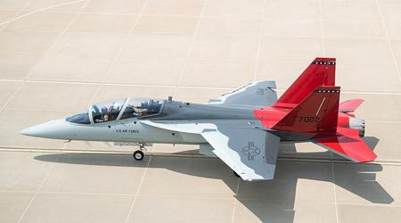 Til erstatning for F-16 Fighting Falcon: USA ønsker å utvikle et lett angrepsfly basert på Boeing T-7 A Red Hawk.