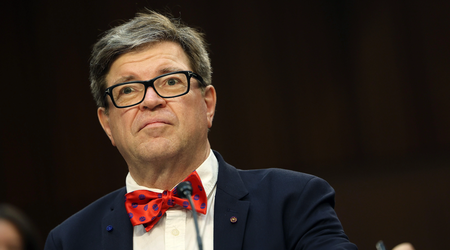 Metas sjefsekspert på kunstig intelligens har uttalt seg mot å regulere teknologien fordi den "ikke er smart nok".