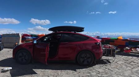 En eier av en Tesla Model Y koblet en generator til bilen sin for en tur til Everest