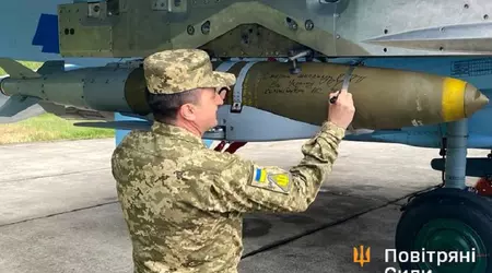 Ukrainske jagerfly av typen Su-27 kan også avfyre JDAM Extended Range smartbomber.