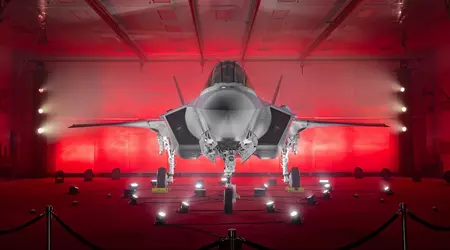 Lockheed Martin presenterer det første polske F-35 Husarz-kampflyet 