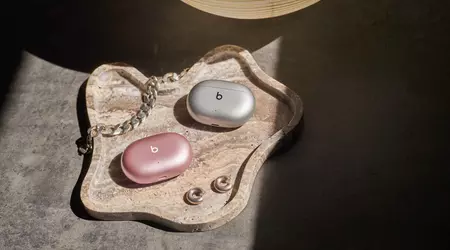 Apple har begynt å selge Beats Studio Buds+ i fargene Cosmic Silver og Cosmic Pink.