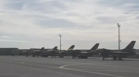 Nederlandske fjerdegenerasjons F-16AM/BM-jagerfly ankom Romania for å trene ukrainske piloter.