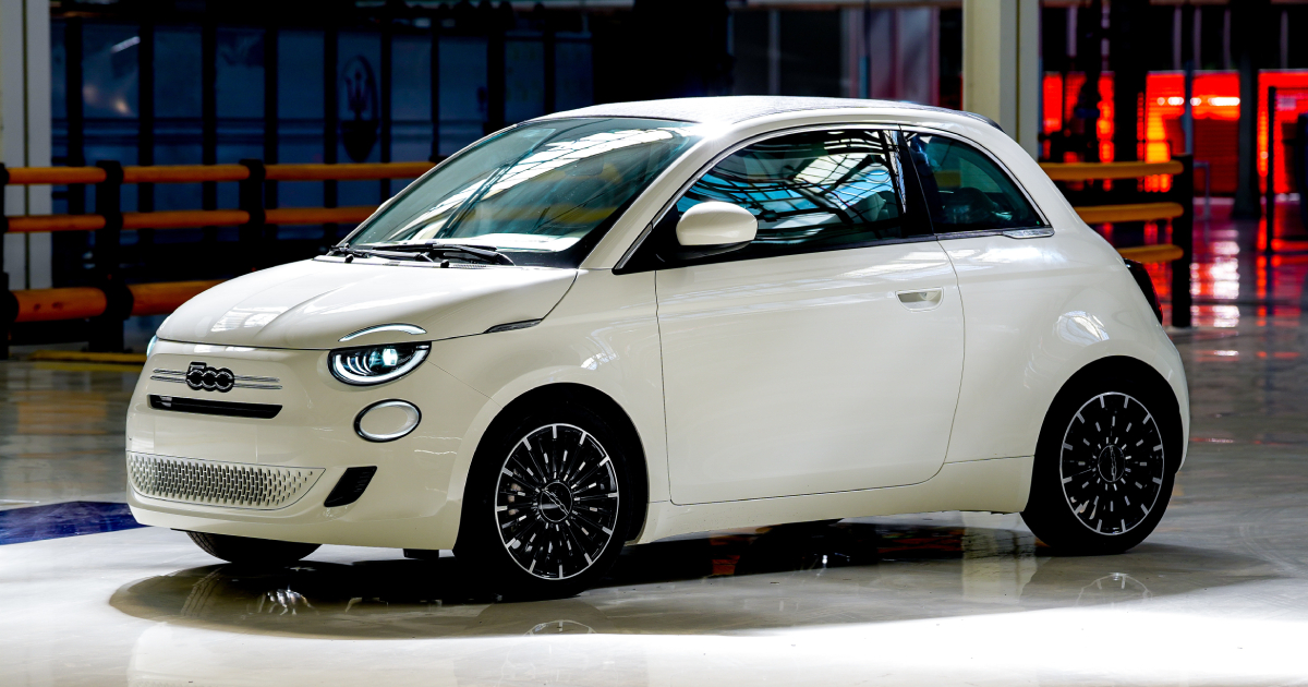 Fiat 500 Hybrid: Et Blikk På Det Grønne Hjertet Til En Bilikon Utforske den Bærekraftige Fremtiden: Interiør av Fiat 500 Hybrid