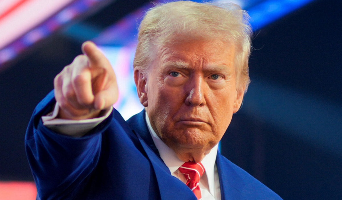 Alle vil betale: Trump truer nå med økte tariffer ikke bare på Apple, men også på andre smarttelefonprodusenter Alle vil betale: Trump truer nå med økte tariffer ikke bare på Apple, men også på andre smarttelefonprodusenter