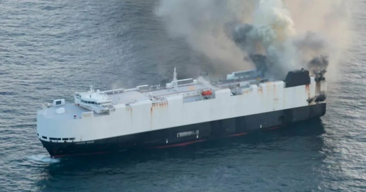 Nødsituasjon til sjøs: hva skjedde med Morning Midas? Maritim utfordring: Morning Midas-fartøyet i flammer