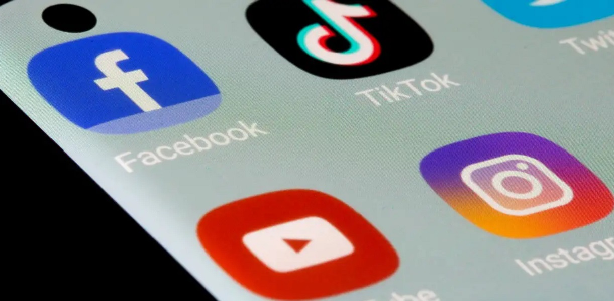 Utviklingen av logoer: Fra Facebook til X (tidligere Twitter) 5 hemmeligheter for vellykket logo design for sosiale medier