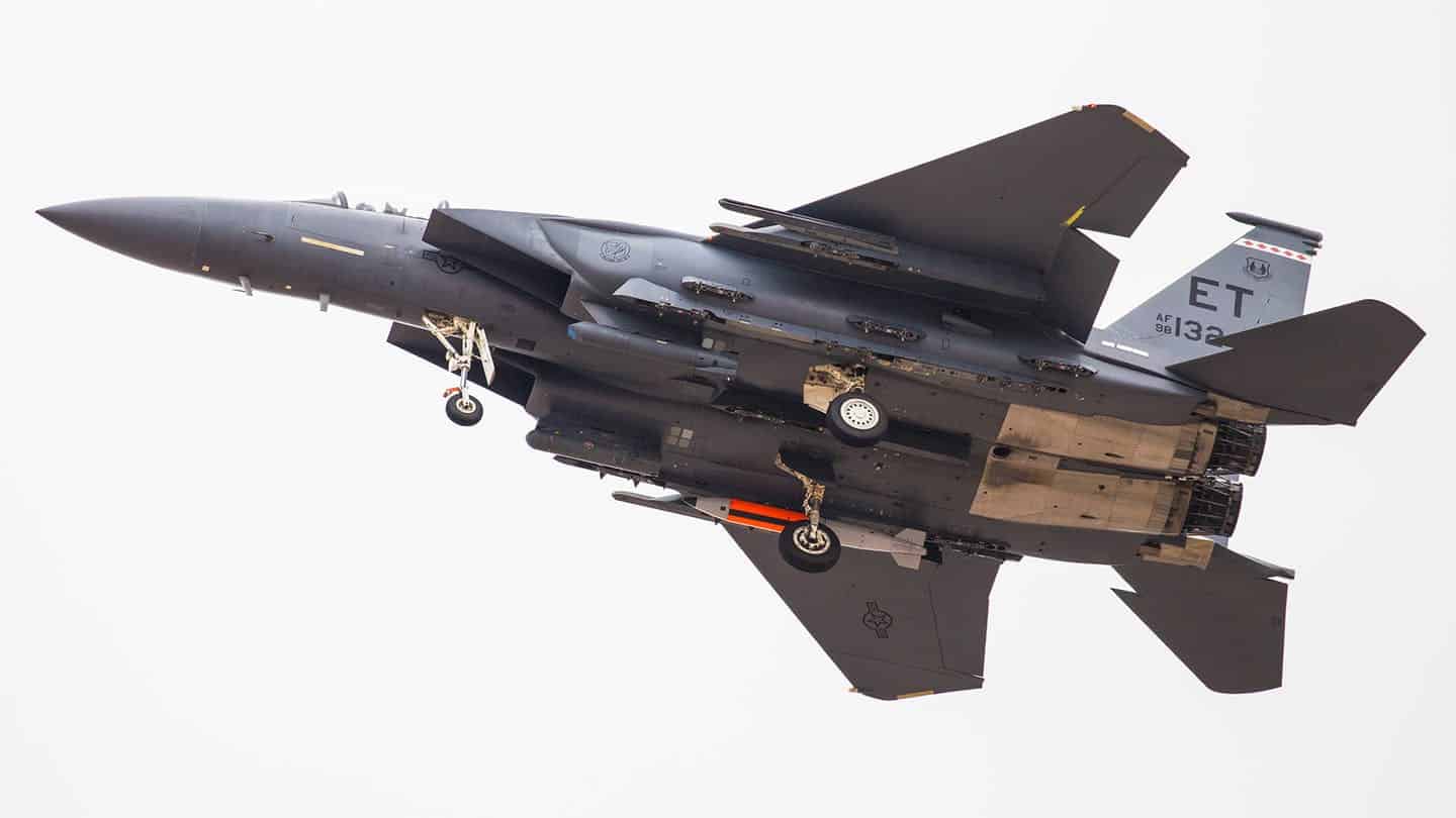 Atomarsenal i aksjon: B61 møter F-16 jagerfly Luftfarts potensiale av B61: Styrking av F-16