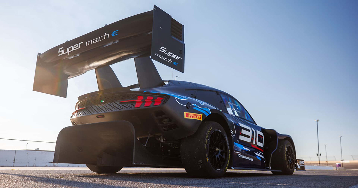Rister Everest av fart: Ford Mustang Mach-E går inn i kampen ved Pikes Peak Prosjekterer fart: Ford Mustang Mach-E haster mot Pikes Peak.