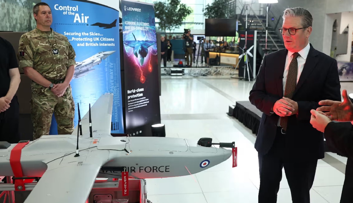 Hva skjuler StormShroud? Keir Starmer's syn på fremtiden for droner Keir Starmer tester StormShrouds høyteknologiske drone