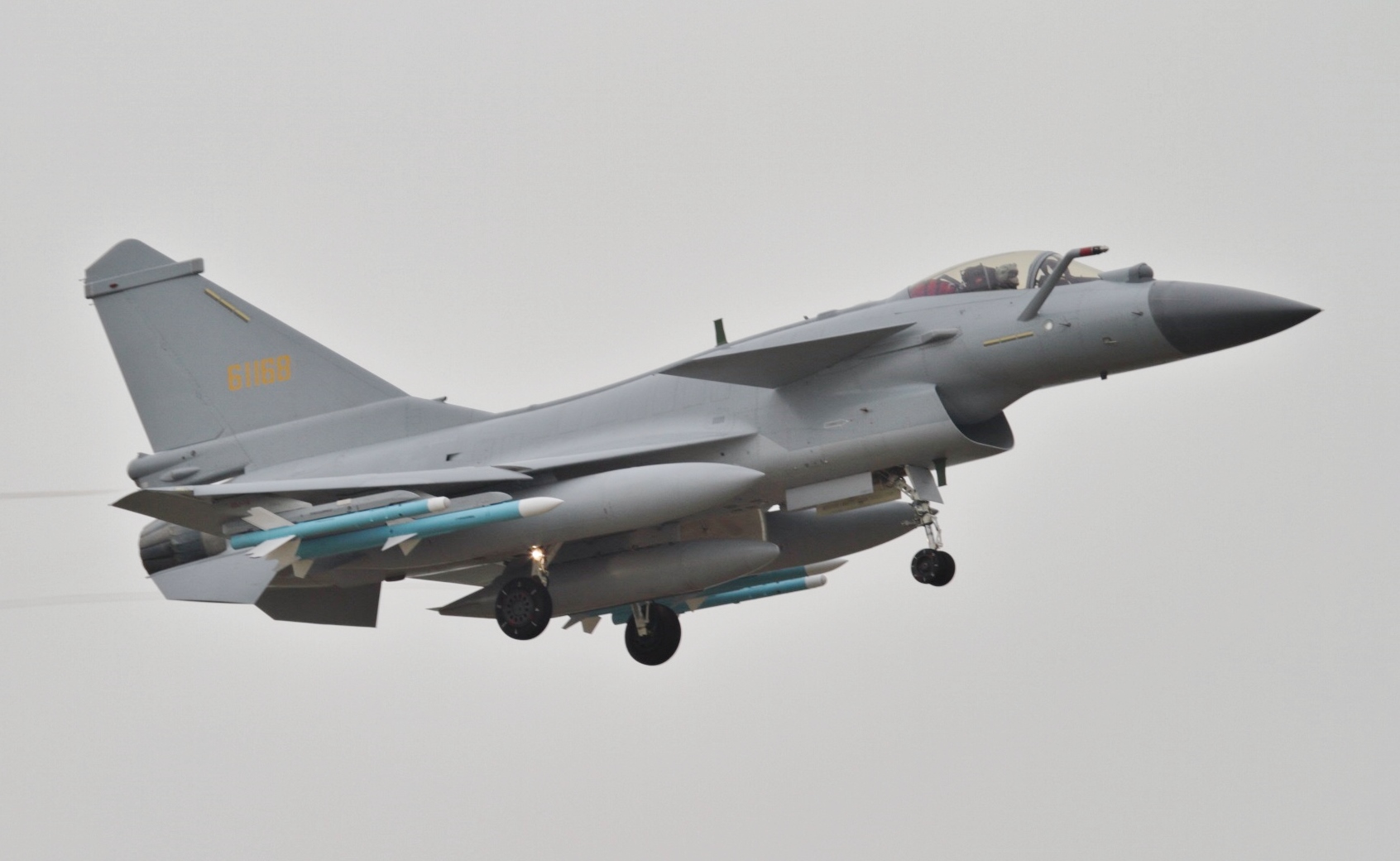Utforsk de teknologiske underverkene i Chengdu J-10-jagerflyet Chengdu J-10: Det banebrytende jagerflyet på vei mot himmelen