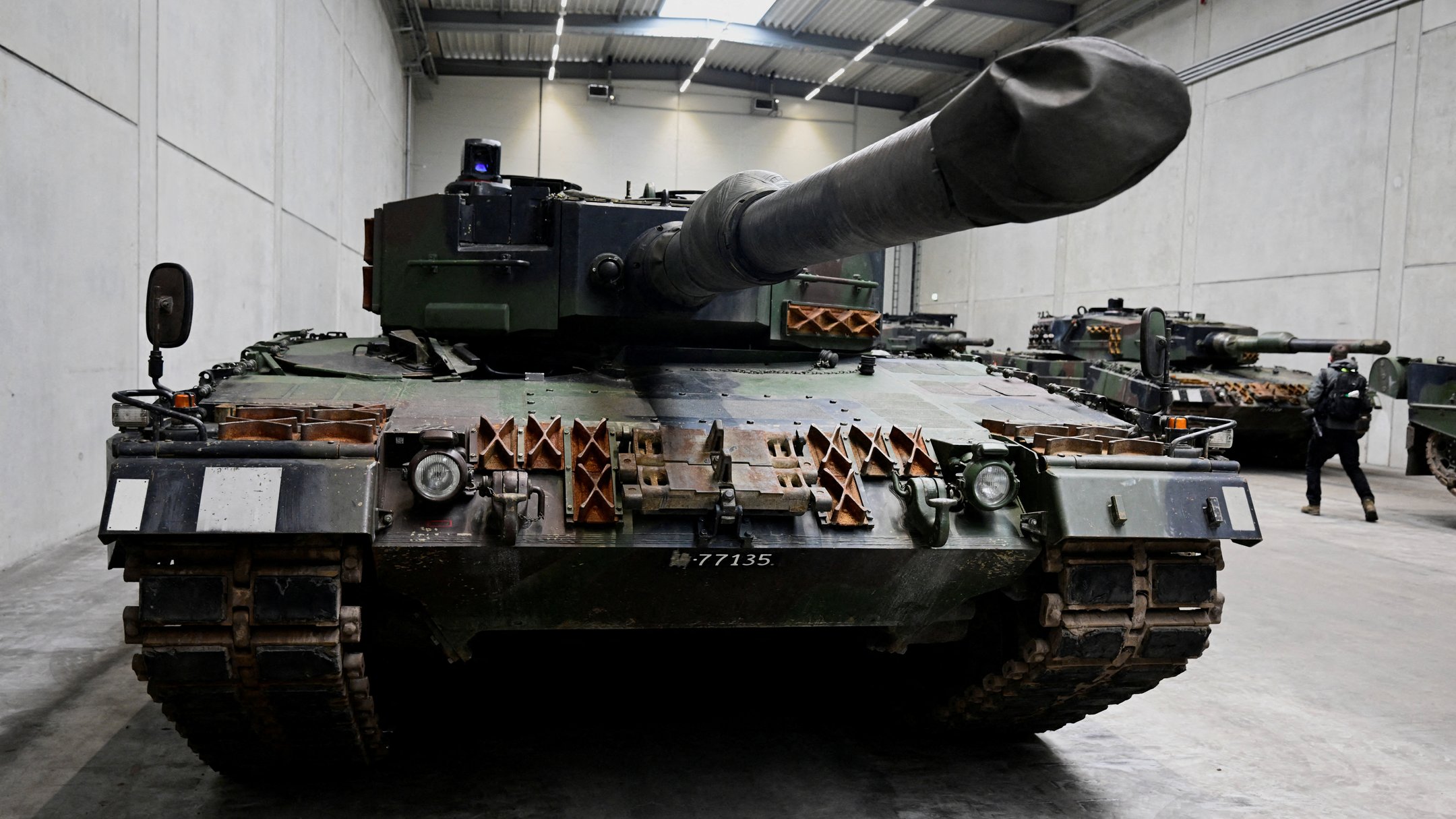 Produksjon av Leopard 2-tanker tiltrekker seg oppmerksomhet fra Olaf Scholz Kansler Scholz ser på produksjonen: Leopard 2 i fokus
