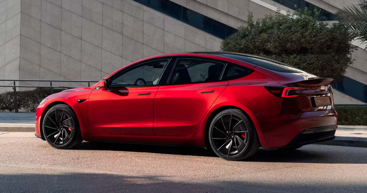 Setter Teslas Model 3 en ny standard for elektriske kjøretøy? Tesla Model 3: Den elektriske sedanen som lader fremtiden