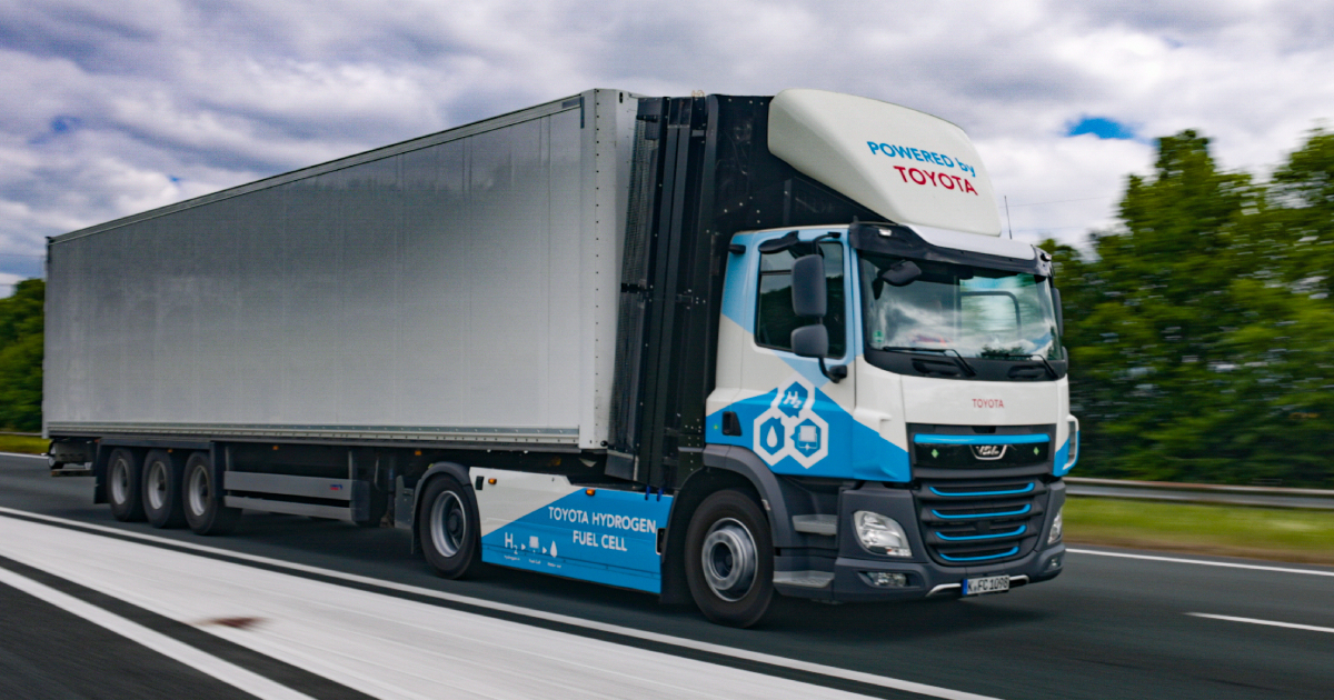 VDL og Toyota utvikler fremtiden for hydrogen-drevet godstransport sammen En ny æra for lastebiler: VDL tar i bruk Toyotas hydrogenbrenselceller