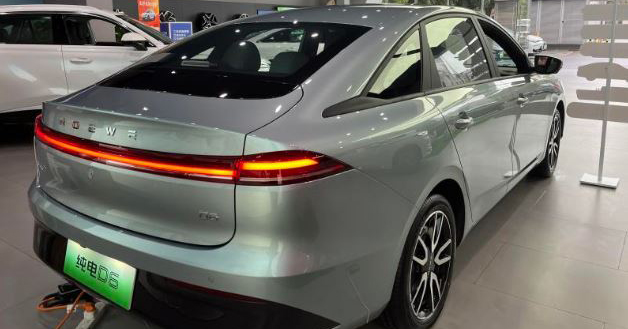 Roewe D6 sedan under tøffe forhold Roewe D6 sedan under tøffe forhold