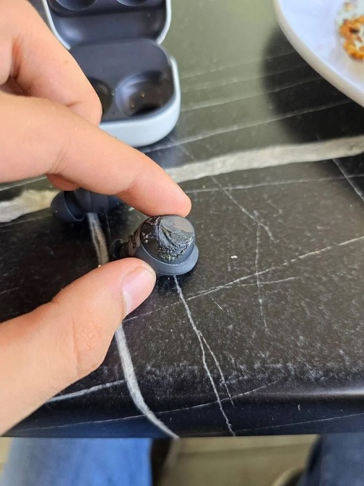Pluss en annen fobi: Samsungs nye Galaxy Buds FE-hodetelefoner eksploderte i ørene til en jente og frarøvet henne hørselen-2 Pluss en annen fobi: Samsungs nye Galaxy Buds FE-hodetelefoner eksploderte i ørene til en jente og frarøvet henne hørselen-2