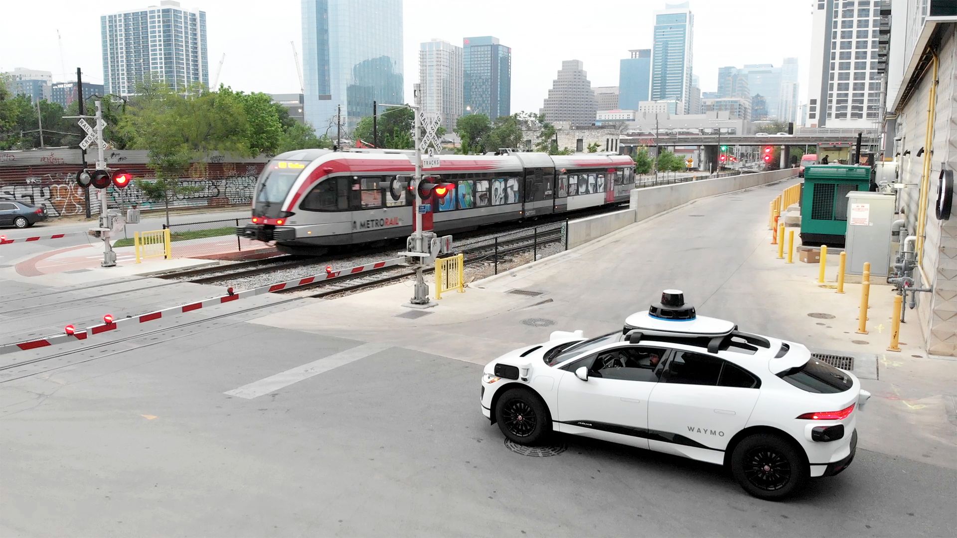Waymo vil lansere en kommersiell robottaxitjeneste i Austin innen utgangen av året. Waymo vil lansere en kommersiell robottaxitjeneste i Austin innen utgangen av året.