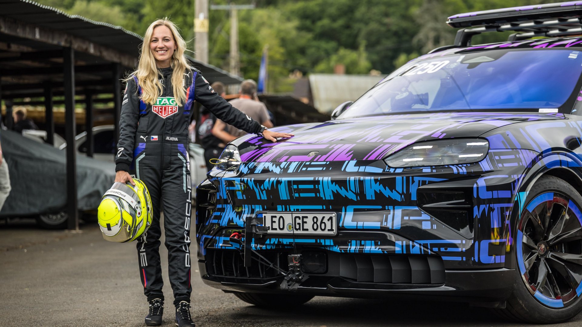 Den første helelektriske Porsche Cayenne på Shelsley Walsh-banen Den første helelektriske Porsche Cayenne på Shelsley Walsh-banen