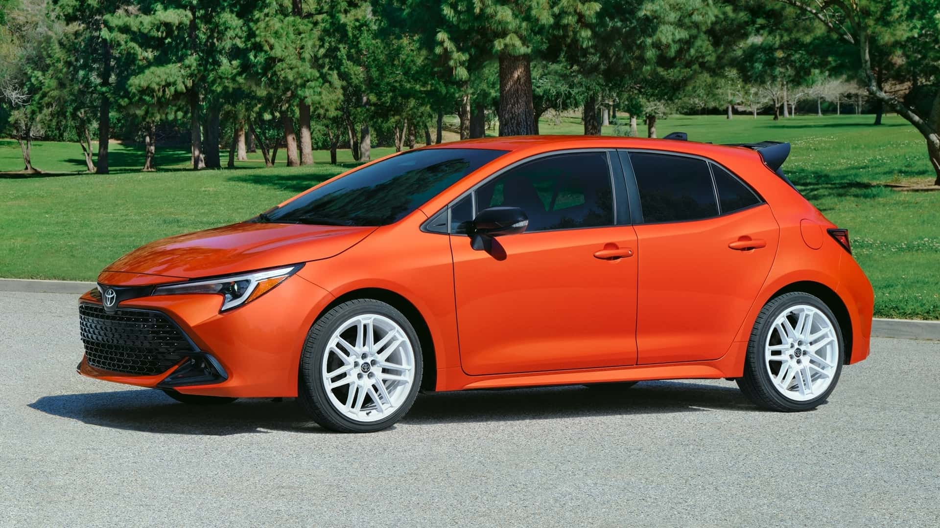 Toyota Corolla Hatchback FX Edition i lys oransje farge Toyota Corolla Hatchback FX Edition i lys oransje farge