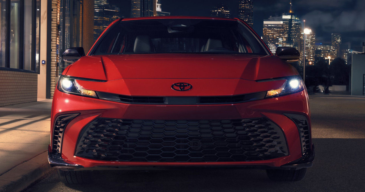 2026 Toyota Camry Nightshade Edition - sett fra siden 2026 Toyota Camry Nightshade Edition - sett fra siden