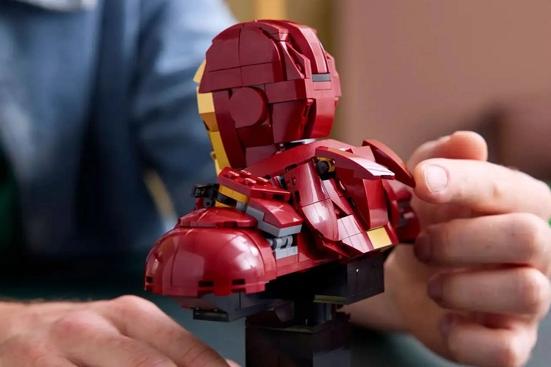 Detalj av Iron Mans minibyste Detalj av Iron Mans minibyste
