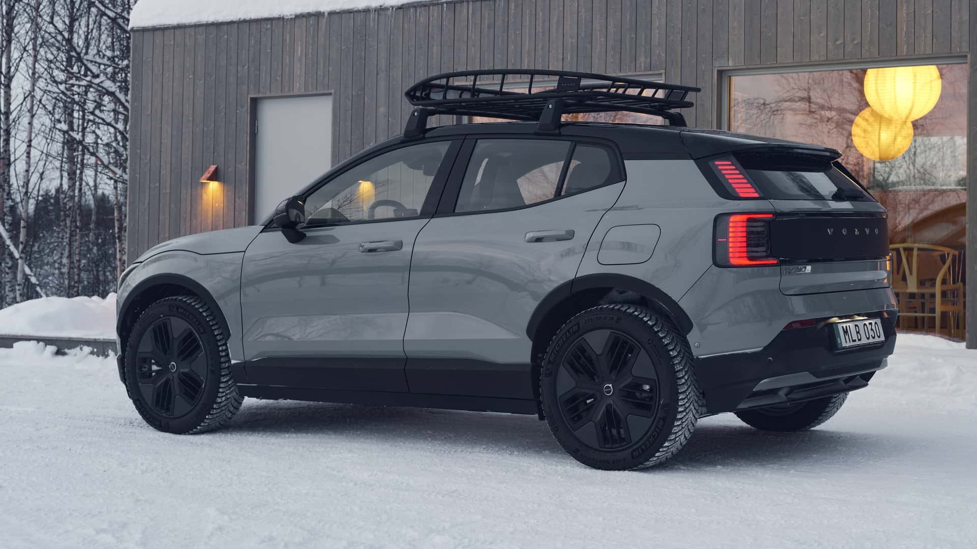 Volvo EX30 Cross Country med naturen som bakteppe Volvo EX30 Cross Country med naturen som bakteppe