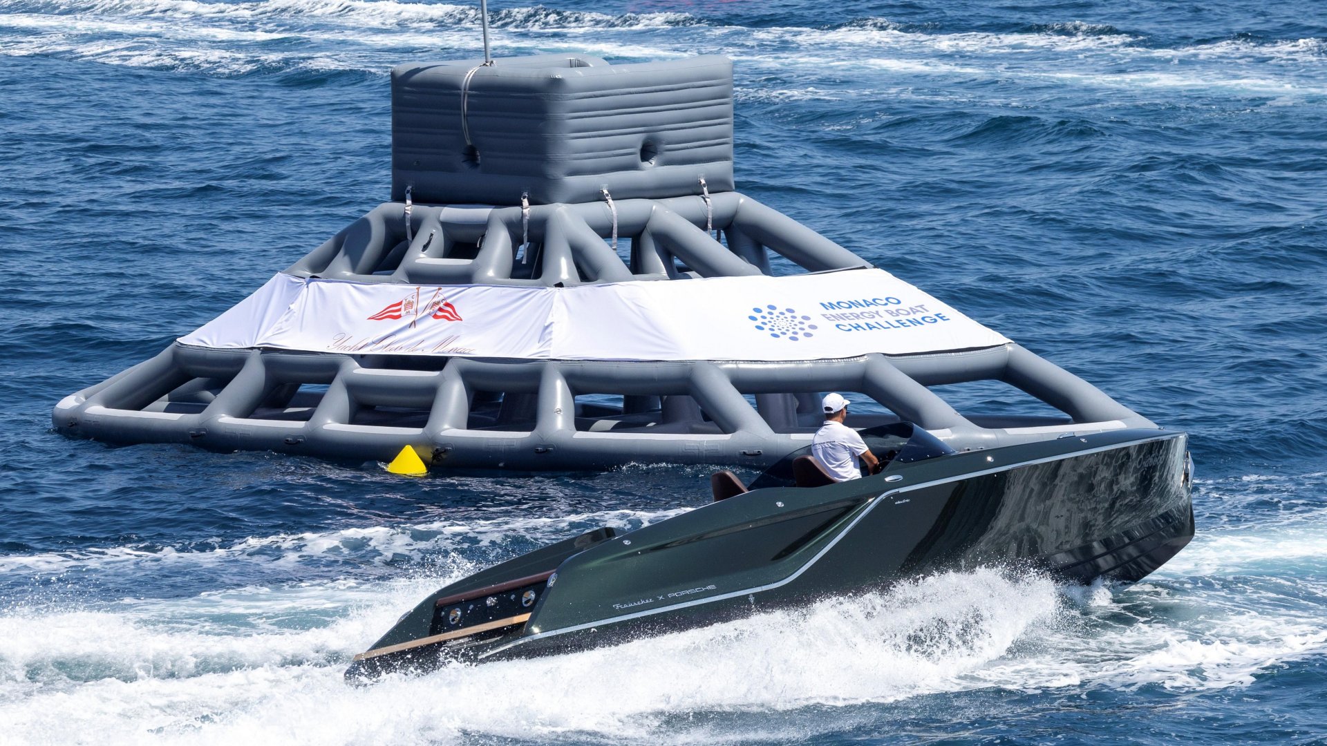 Frauscher x Porsche 850 Fantom sportsbåt Frauscher x Porsche 850 Fantom sportsbåt