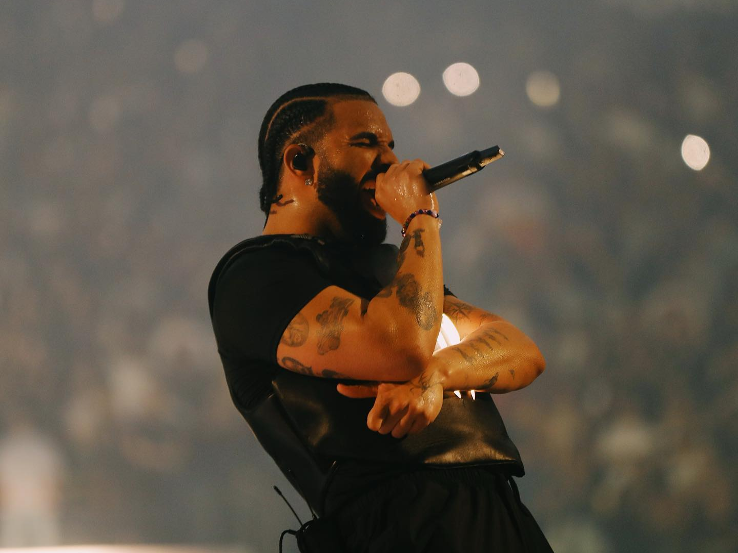 Drake forvirrer debatten om kunstig intelligens i "Push Ups" med deep fake Drake forvirrer debatten om kunstig intelligens i "Push Ups" med deep fake