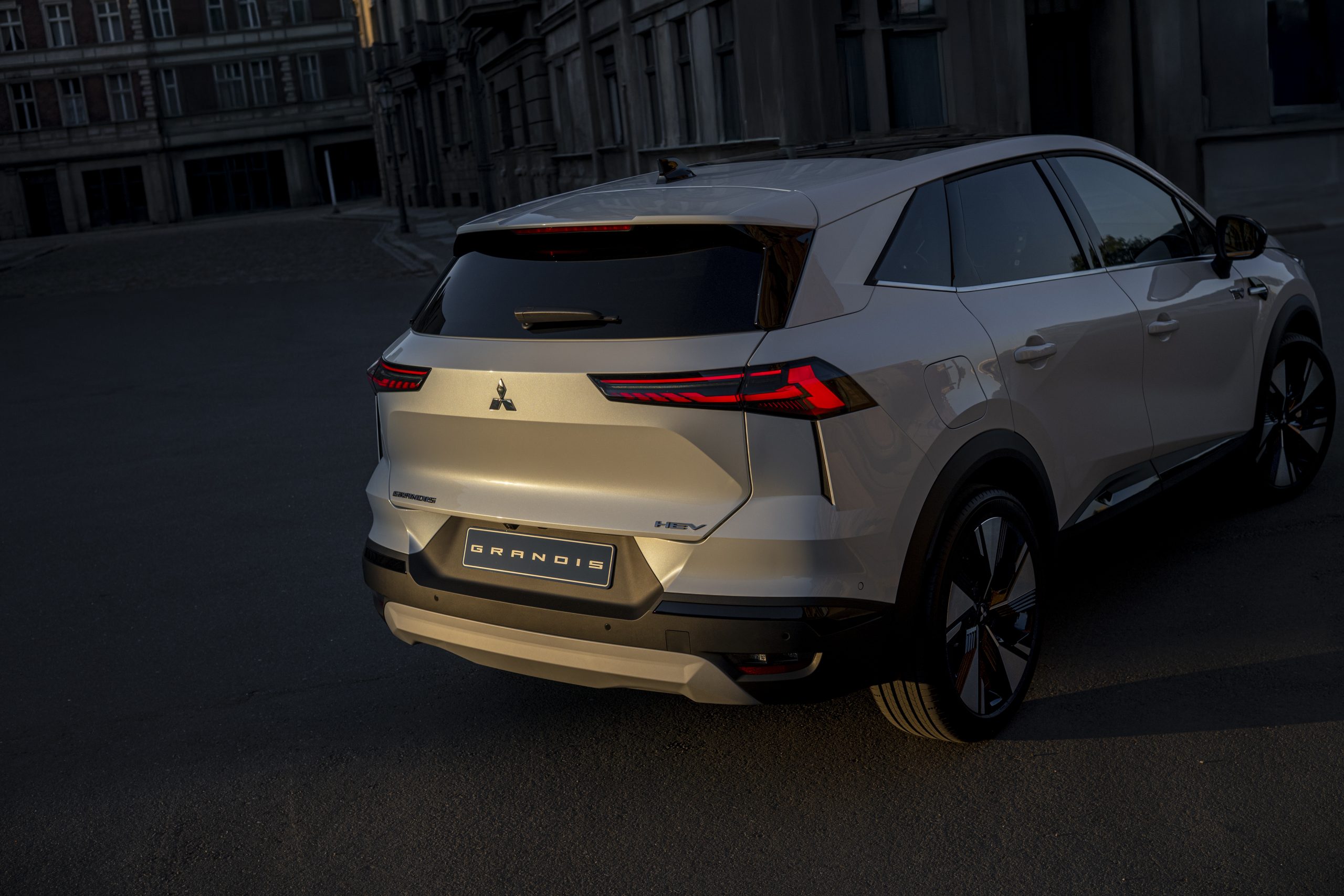 New Mitsubishi Grandis 3