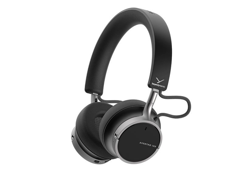 Perspektivbilde av de svarte Beyerdynamic Aventho 100 hodetelefonene Perspektivbilde av de svarte Beyerdynamic Aventho 100 hodetelefonene
