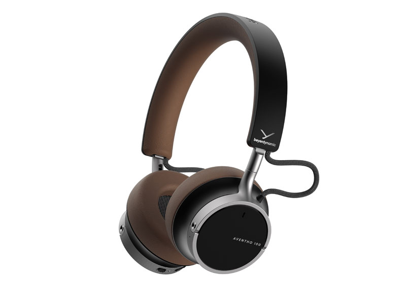 Et perspektivbilde av de brune Beyerdynamic Aventho 100 hodetelefonene Et perspektivbilde av de brune Beyerdynamic Aventho 100 hodetelefonene